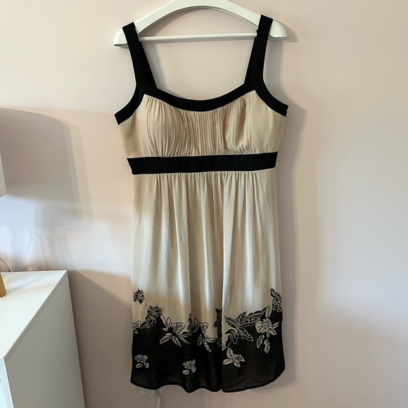 Light sheer dress, zip up back. Looks fab with a little black cardigan or shawl - Picture 2 of 3
